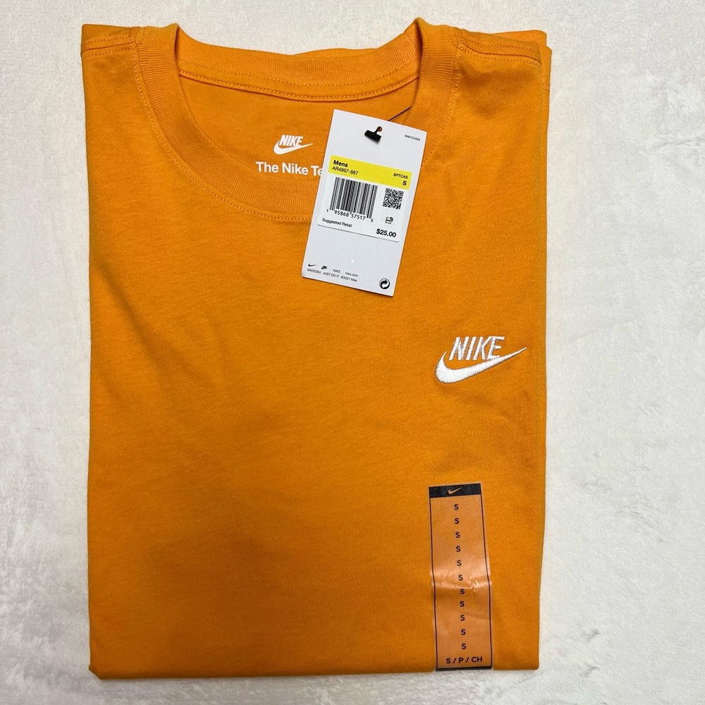 The Nike Sportswear Club Mens Tee - Small - Orange